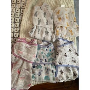 Lot of 5 Aden and Anais swaddles 0-3 months Small